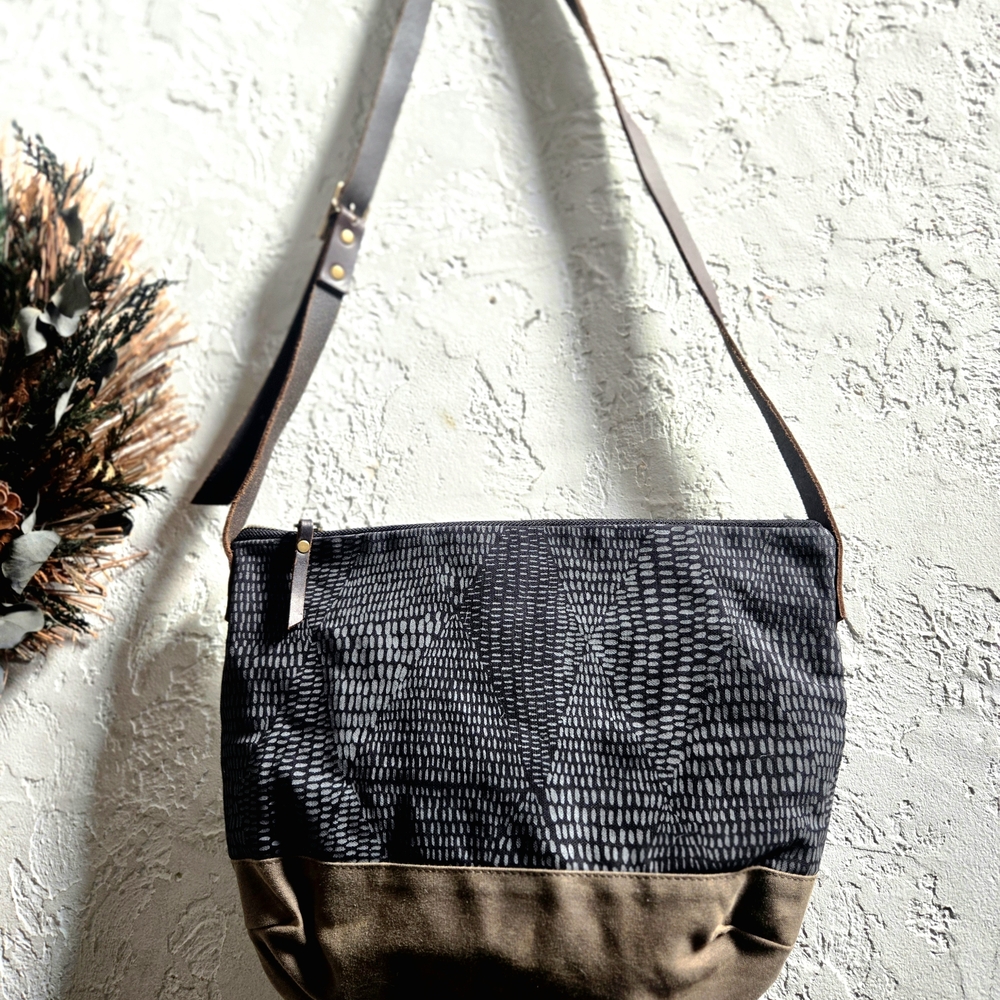 Stylish Black and Brown Shoulder Bookhou Bag